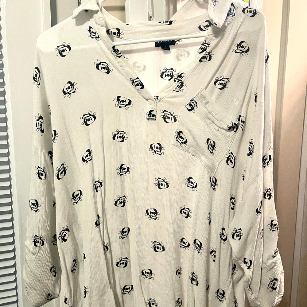 Torrid size 2 skull blouse.